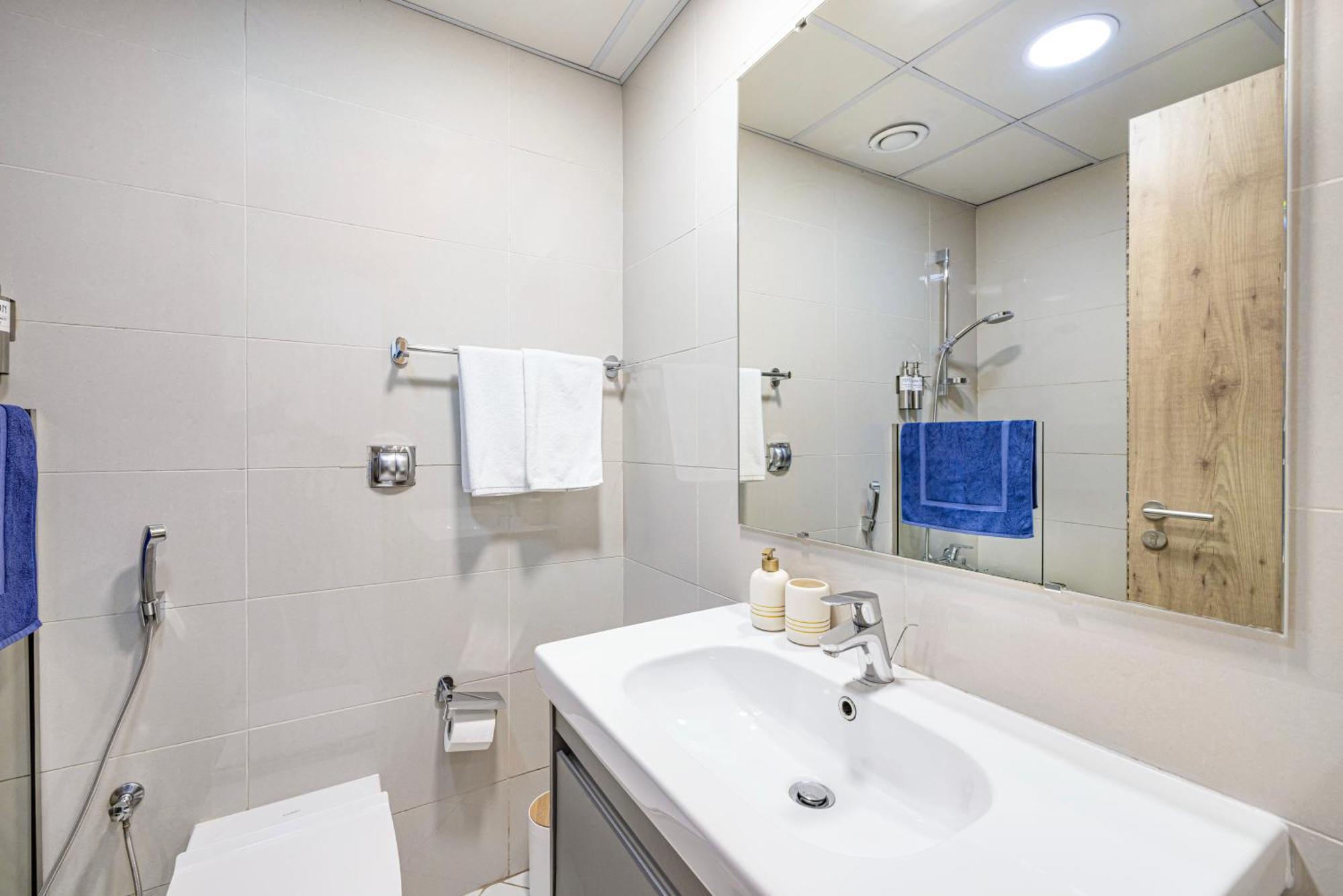 5 Star Serviced Apartment With Beach Access In The Heart Of Dubai Marina Free Welcome Gift Box Upon Arrival Exterior photo