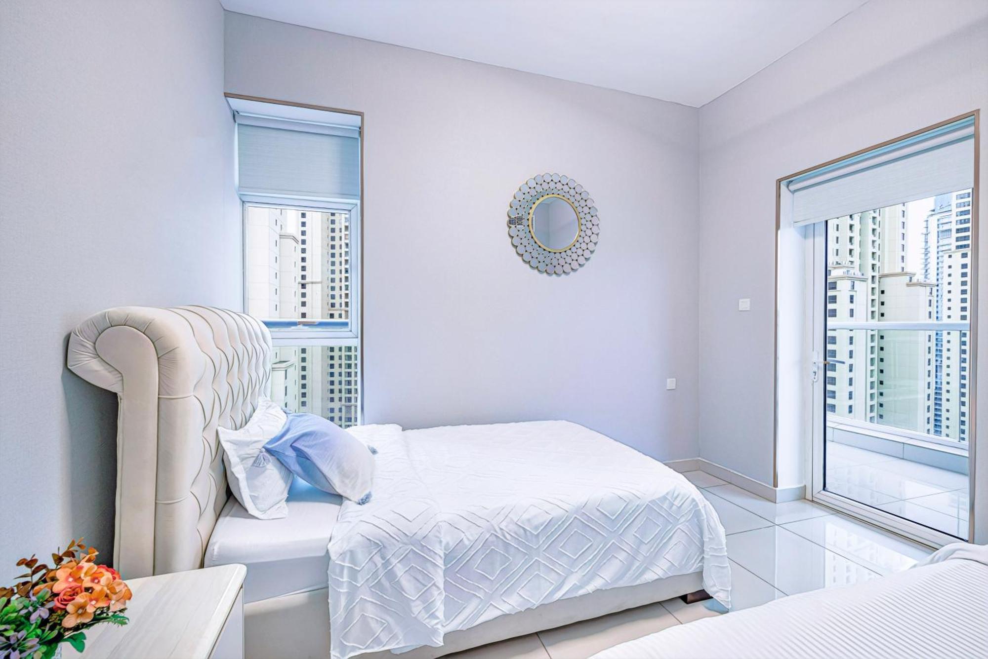 5 Star Serviced Apartment With Beach Access In The Heart Of Dubai Marina Free Welcome Gift Box Upon Arrival Exterior photo