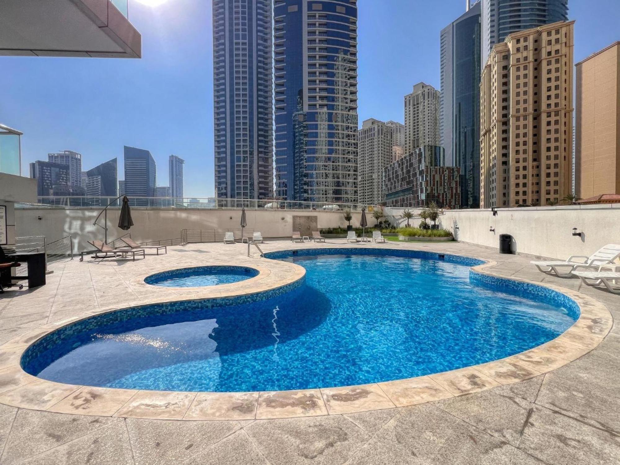 5 Star Serviced Apartment With Beach Access In The Heart Of Dubai Marina Free Welcome Gift Box Upon Arrival Exterior photo